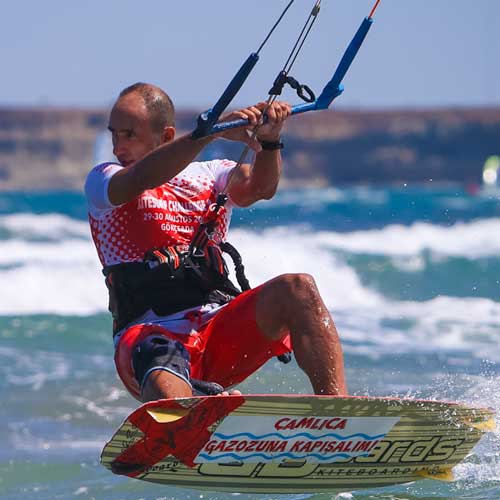 Volkan-Günel-kiteboard TYF Kiteboard hocası, eğitmeniVolkan Günel
