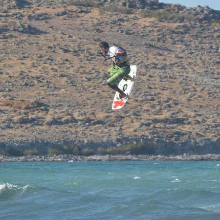 Volkite okulunda kitesurf öğrenin.